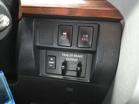 Used 2018 Toyota Tundra Limited image 24