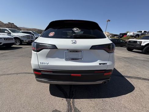 Used 2024 Honda HR-V Sport image 4