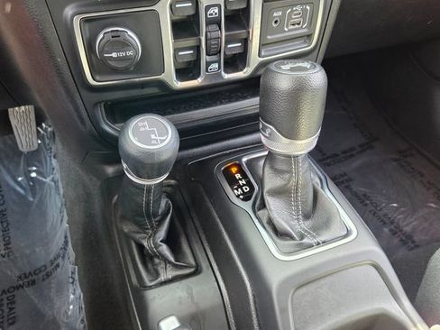 Used 2024 Jeep Wrangler Unlimited Sport AWD/4WD image 16