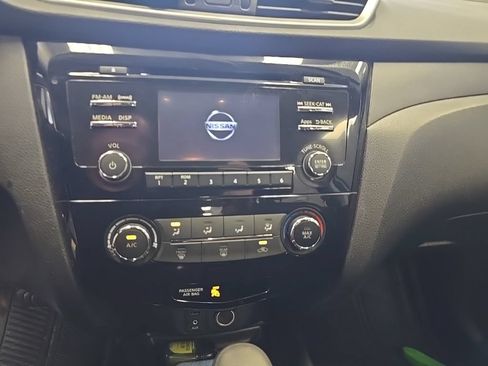 Used 2016 Nissan Rogue S FWD image 5