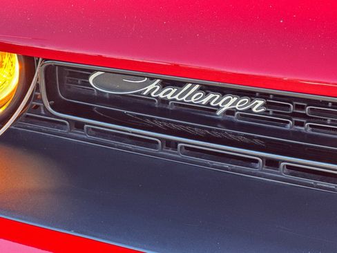 Used 2019 Dodge Challenger R/T Scat Pack w/ Shaker Package image 32