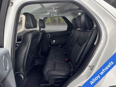 Used 2019 Land Rover Discovery SE image 10