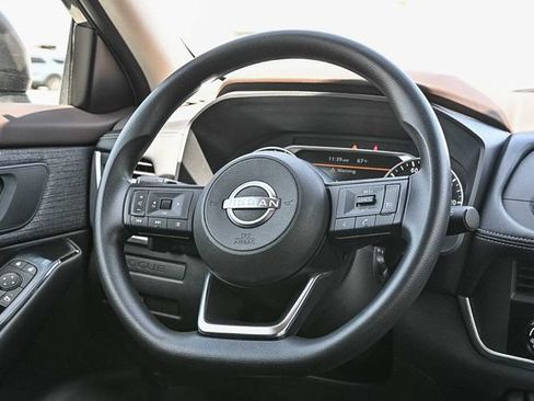 Used 2023 Nissan Rogue S FWD image 18