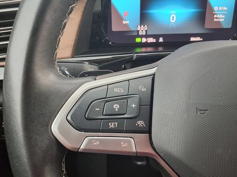 Used 2025 Volkswagen Atlas SE FWD image 24