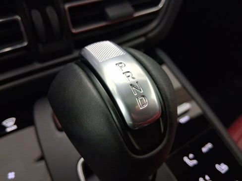 New 2026 Porsche Macan image 24