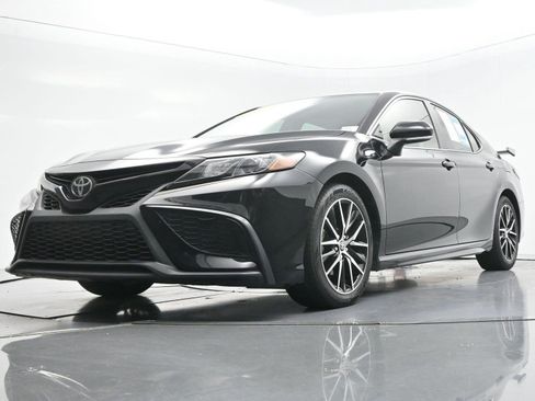 Used 2021 Toyota Camry SE w/ Cold Weather Package AWD/4WD image 47