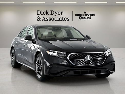 Used 2025 Mercedes-Benz E 350 Sedan image 35
