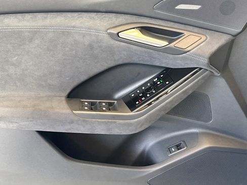 Used 2025 Audi SQ6 e-tron Prestige AWD/4WD image 16