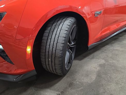 Certified 2018 Chevrolet Camaro SS w/ Hot Wheels Edition RWD image 32