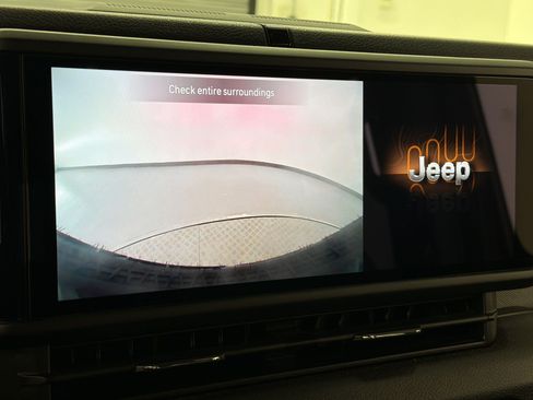 Used 2025 Jeep Wrangler Unlimited Sport AWD/4WD image 16