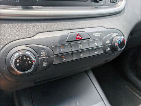 Used 2016 Kia Sorento FWD image 12