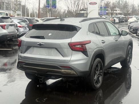 Used 2024 Chevrolet Trax ACTIV w/ Driver Confidence Package image 7