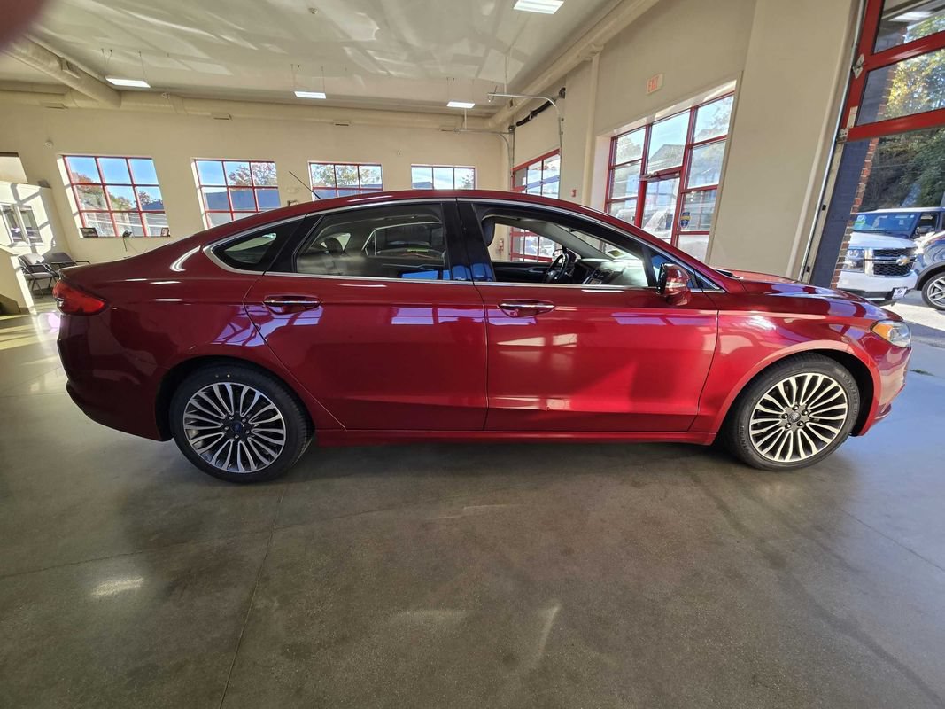 Used 2017 Ford Fusion SE w/ Fusion SE Technology Package FWD image 8