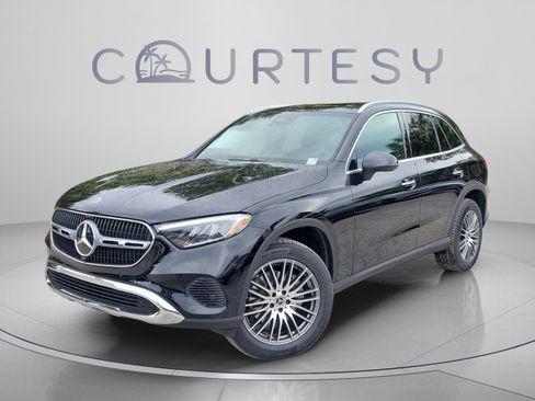 Used 2026 Mercedes-Benz GLC 300 image 1