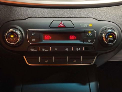 Used 2020 Kia Sorento LX w/ LX I4 Convenience Package image 19