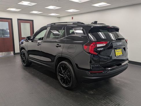 Used 2023 GMC Terrain SLE w/ Driver Convenience Package image 6