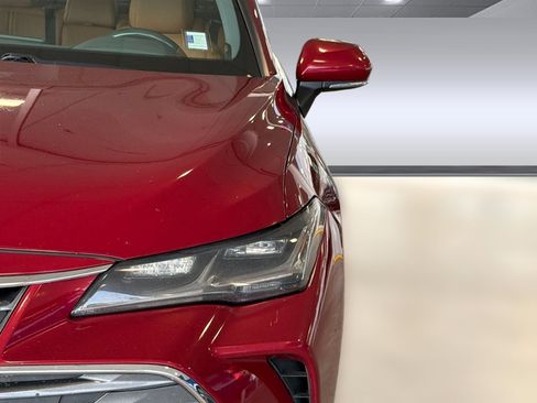 Used 2019 Toyota Avalon Limited FWD image 12