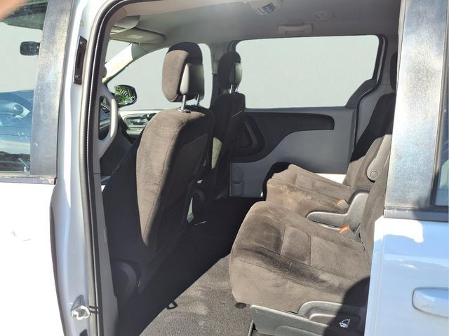Used 2016 Dodge Grand Caravan SXT w/ Rear Park Assist Package FWD image 18