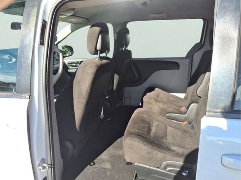 Used 2016 Dodge Grand Caravan SXT w/ Rear Park Assist Package FWD image 18