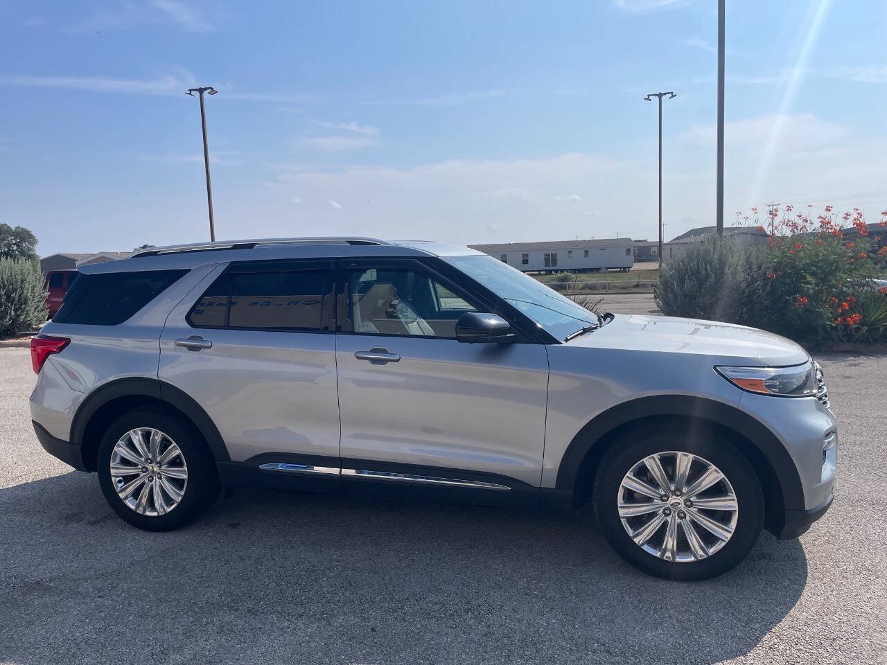 Used 2023 Ford Explorer Limited w/ Limited Technology Package RWD image 9