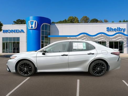 Used 2024 Toyota Camry SE image 5