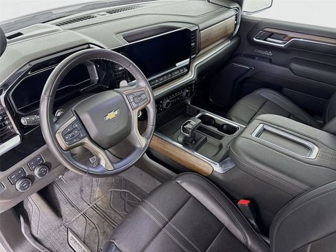 Used 2022 Chevrolet Silverado 1500 High Country w/ High Country Premium Package image 11