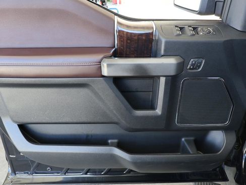 Used 2015 Ford F150 Platinum w/ Equipment Group 701A Luxury AWD/4WD image 33