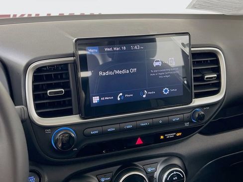 Used 2025 Hyundai Venue SEL image 17