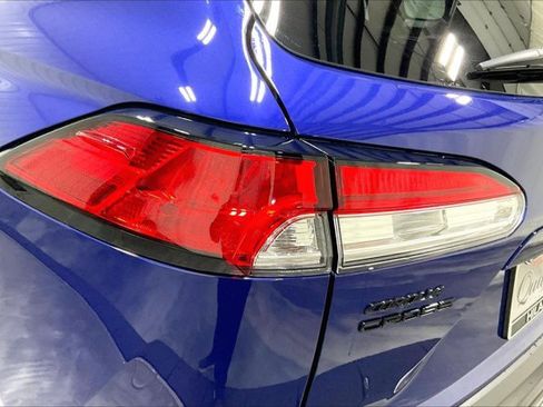 Used 2024 Toyota Corolla Cross AWD Hybrid w/ Moonroof Package image 29