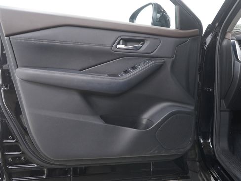 Used 2022 Nissan Rogue SV w/ SV Premium Package image 20