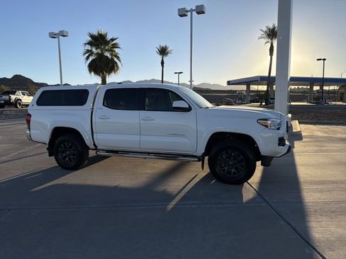 Certified 2021 Toyota Tacoma SR5 image 4