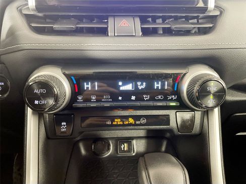 Used 2024 Toyota RAV4 XLE AWD/4WD image 9