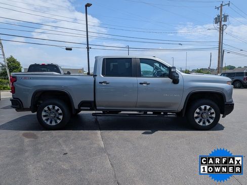Used 2024 Chevrolet Silverado 2500 Custom w/ Custom Convenience Package AWD/4WD image 3