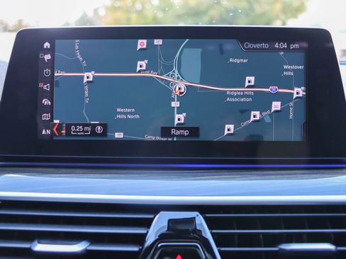 Used 2018 BMW 530e image 33