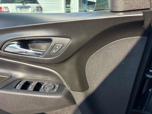Used 2018 Chevrolet Equinox LT AWD/4WD image 19