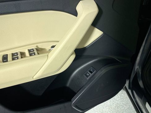 Used 2023 Audi Q5 Premium w/ Convenience Package image 10