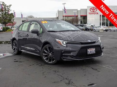 Certified 2024 Toyota Corolla SE image 2