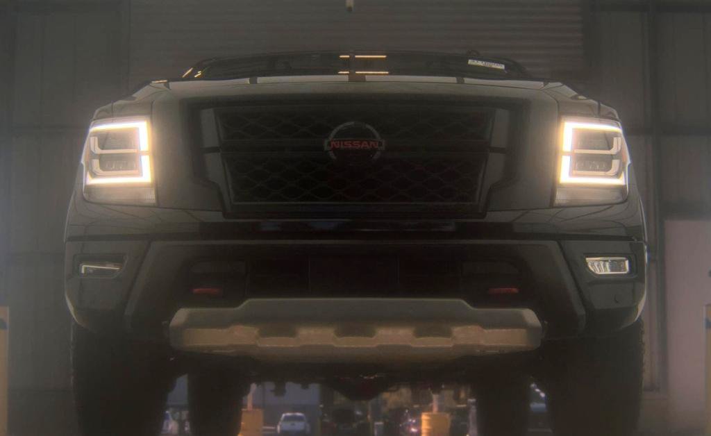 Used 2021 Nissan Titan PRO-4X w/ Pro-4x Convenience Package AWD/4WD image 3