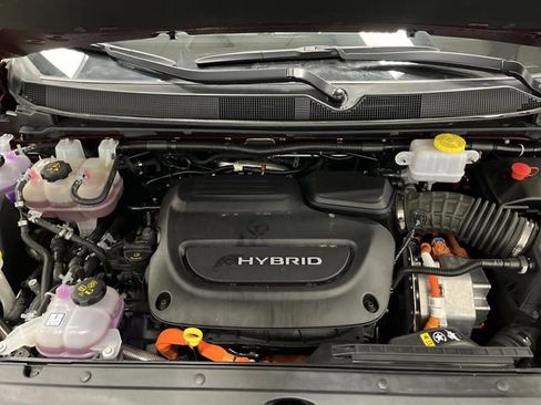 Used 2022 Chrysler Pacifica Limited w/ Uconnect Theater Family Group image 43