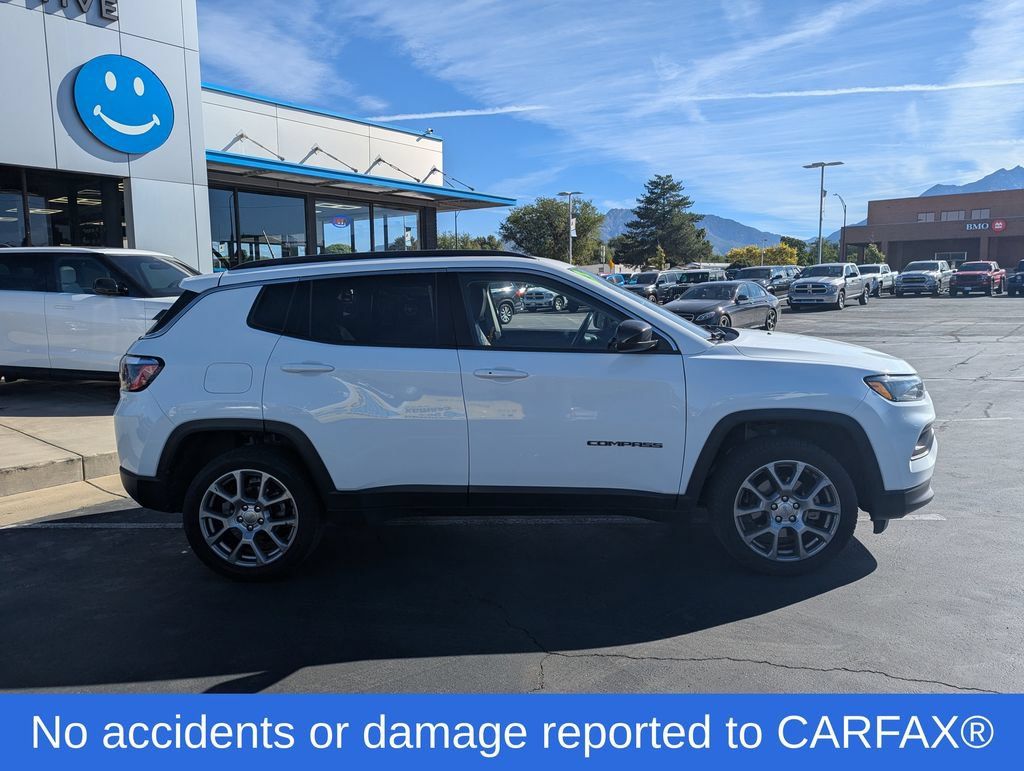 Used 2022 Jeep Compass Latitude AWD/4WD image 2