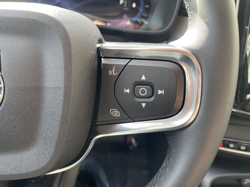 Used 2025 Volvo XC40 B5 Plus image 13