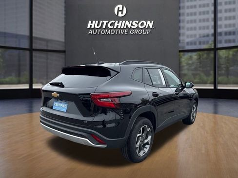 Certified 2025 Chevrolet Trax LT w/ LT Convenience Package image 3