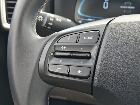 Certified 2023 Hyundai Venue SEL FWD image 21