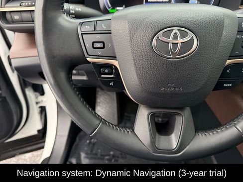 Used 2023 Toyota Crown Limited image 10