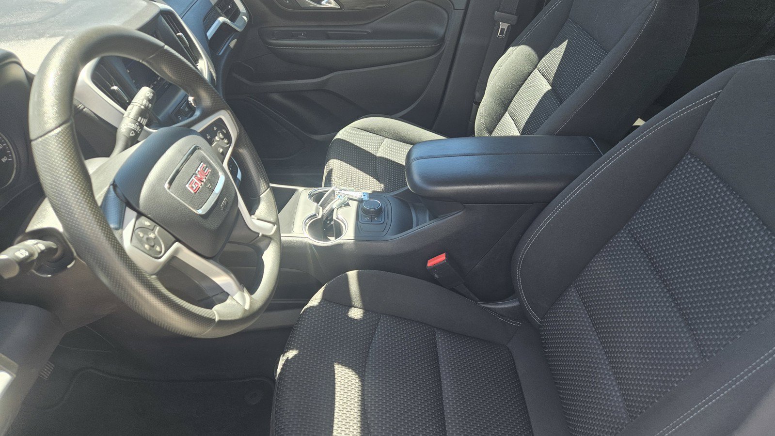 Used 2024 GMC Terrain SLE FWD image 10