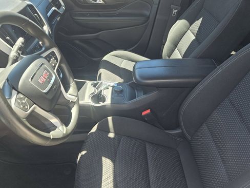 Used 2024 GMC Terrain SLE FWD image 10