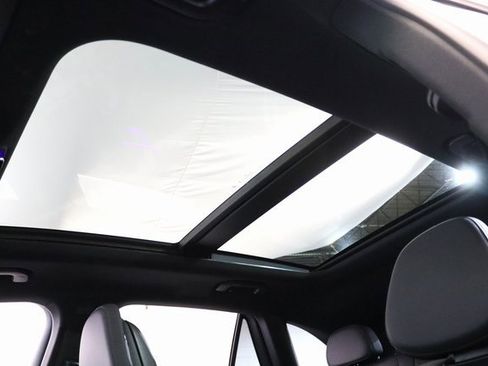 Used 2025 Mercedes-Benz GLC 300 4MATIC image 10