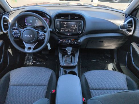 Used 2025 Kia Soul LX image 15