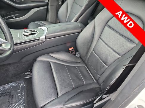 Used 2019 Mercedes-Benz GLC 300 4MATIC image 30