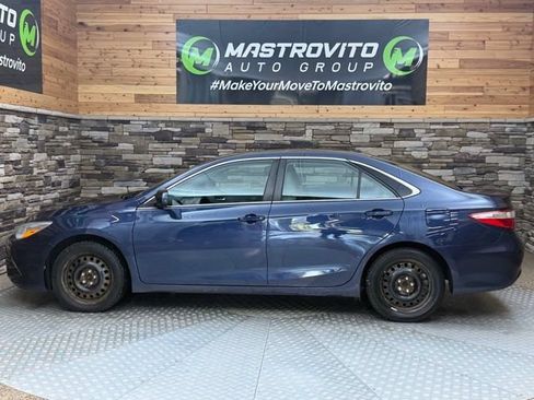 Used 2016 Toyota Camry XLE w/ Moonroof Package FWD image 5